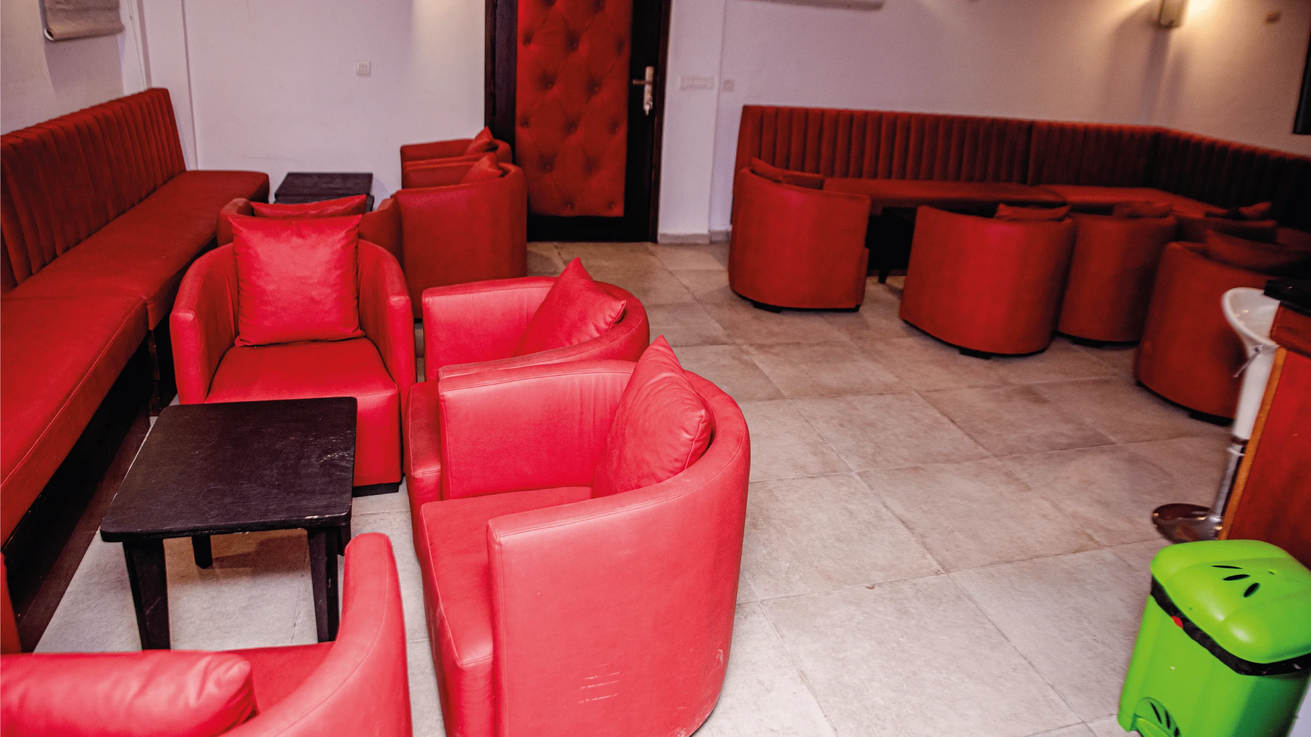 bar-night-yakro-1.webp