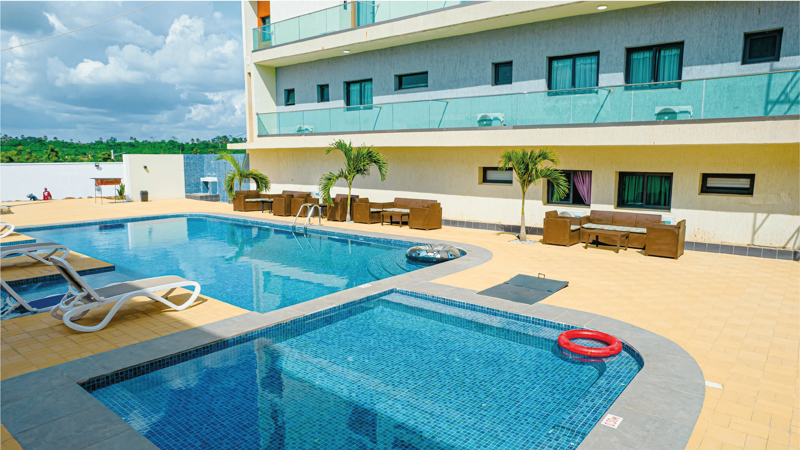 piscine-yakro-4.webp