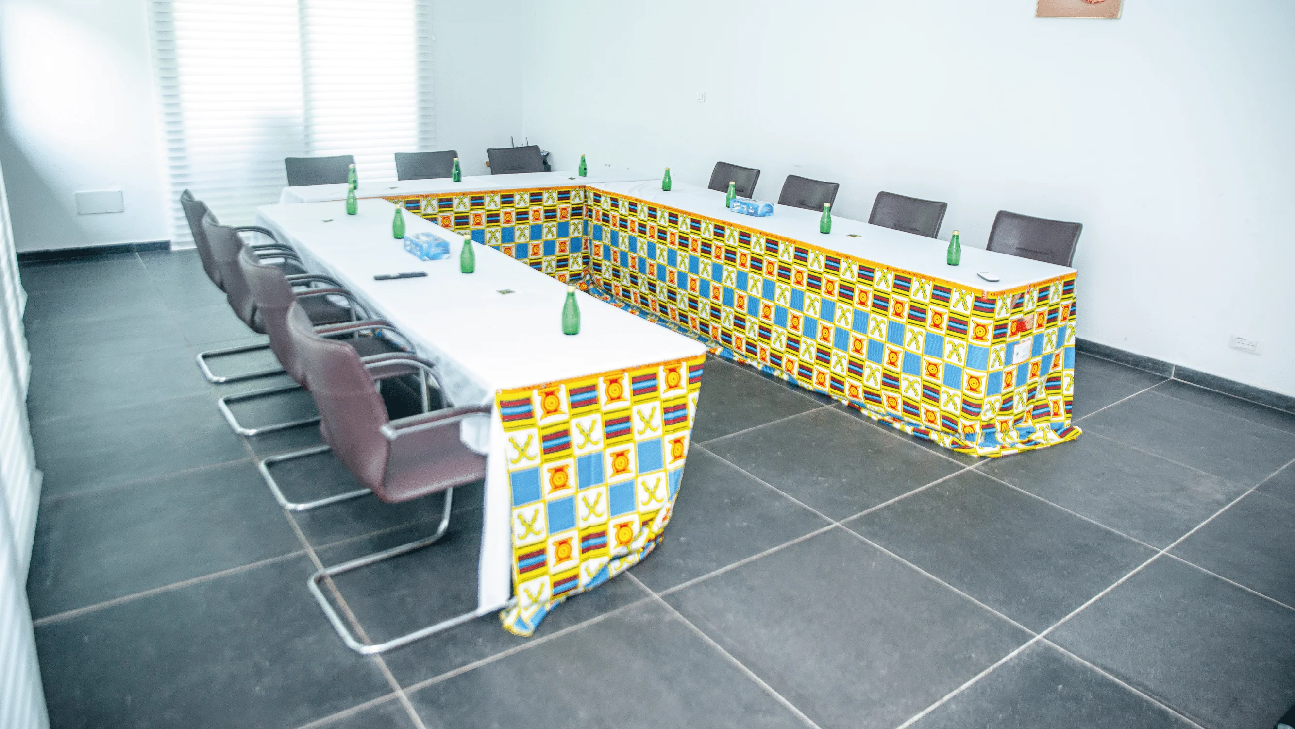 salle-conference-2-plateaux-vallon-4.webp
