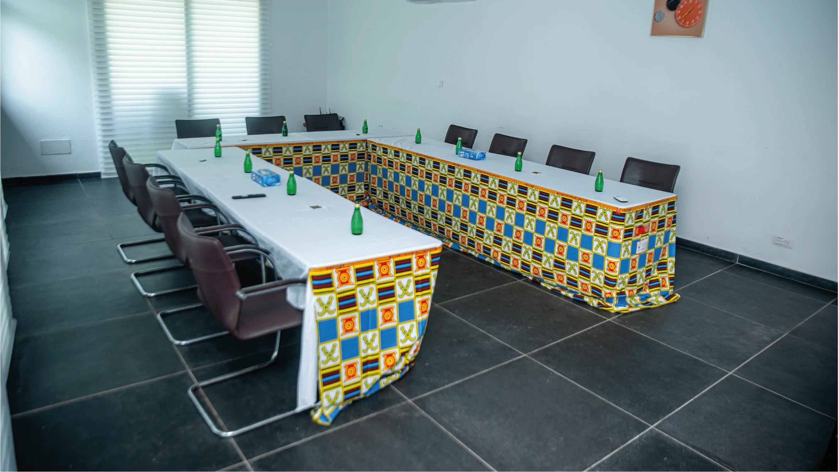 salle-conference-2-plateaux-vallon-5.webp