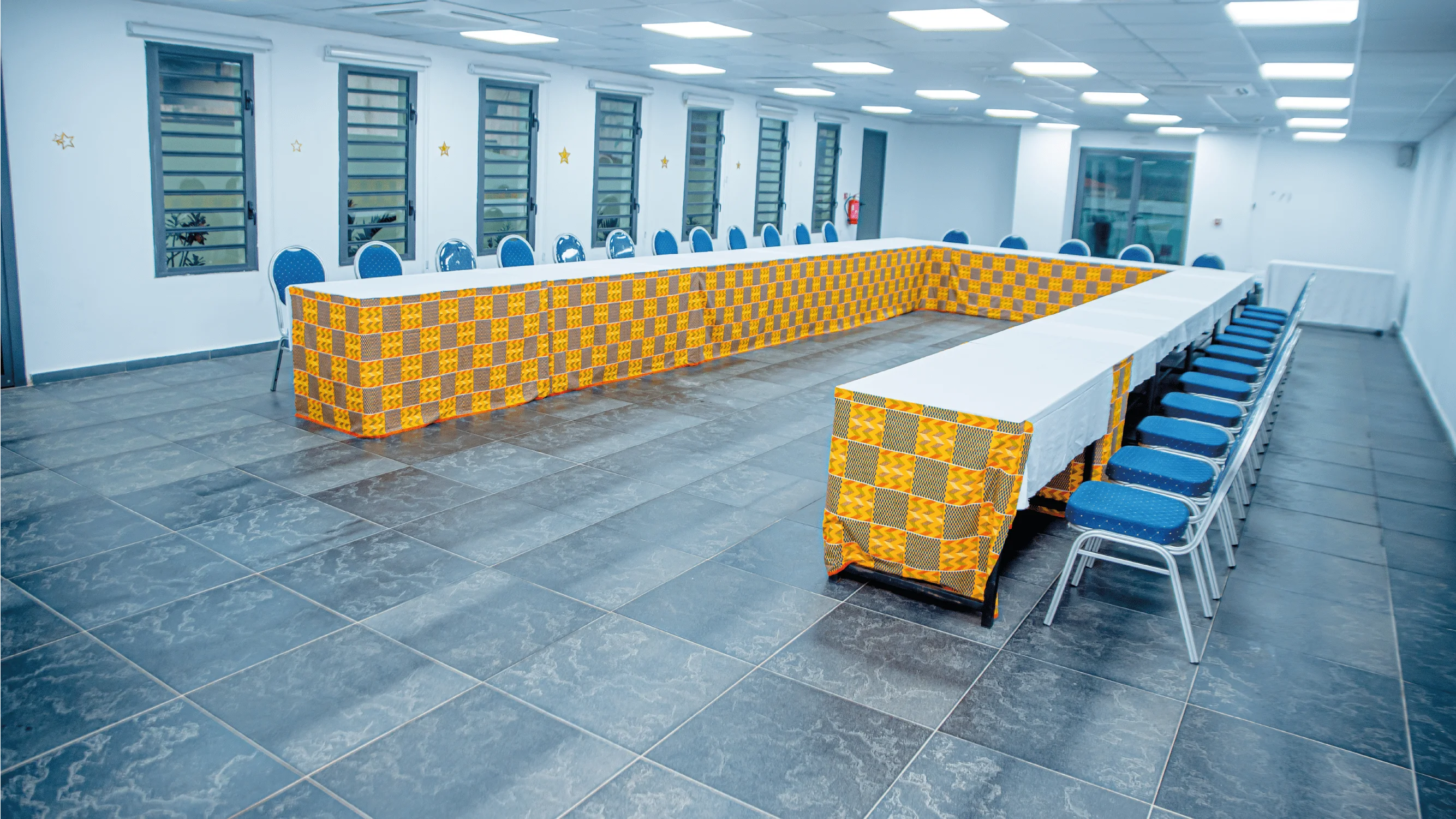salle-conference-yakro-2.webp